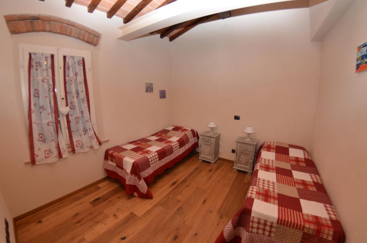 Al Colle Di Lari Villa ภายนอก รูปภาพ